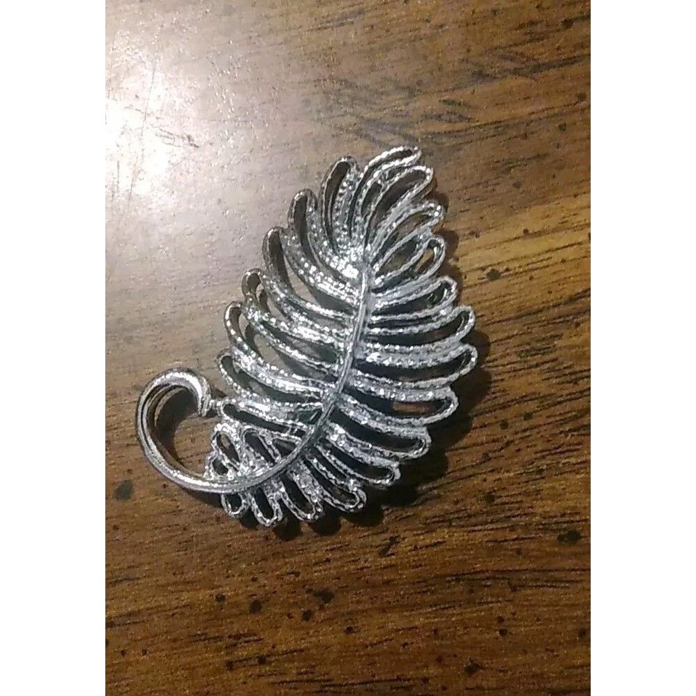 Vintage Gerrys Silver Tone Loop Leaf Feather Brooch Pin Marked 19$